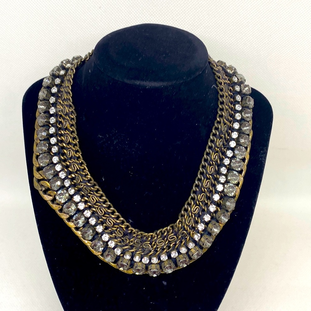 Beautiful vintage inspired necklace.